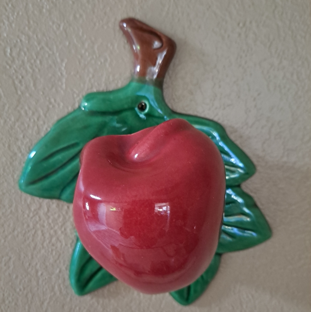 Vtg Apple on Leaf Wall Pocket Kitchen Dining Room. Vibrant Red